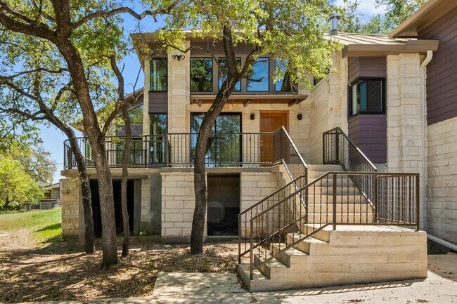 Foto del edificio - 109 Lake Hills Dr N