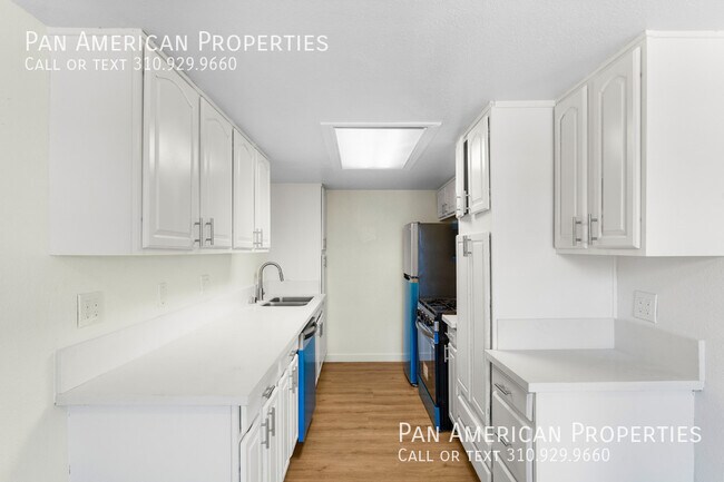 Building Photo - 4484 La Deney St