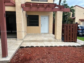 Building Photo - 301 W Park Dr