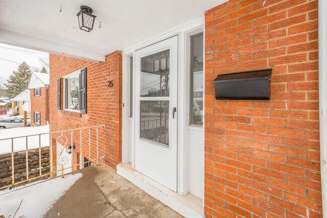 Photo - AVAILABLE SEPT 1ST!! STUNNING 4 bedroom in... House