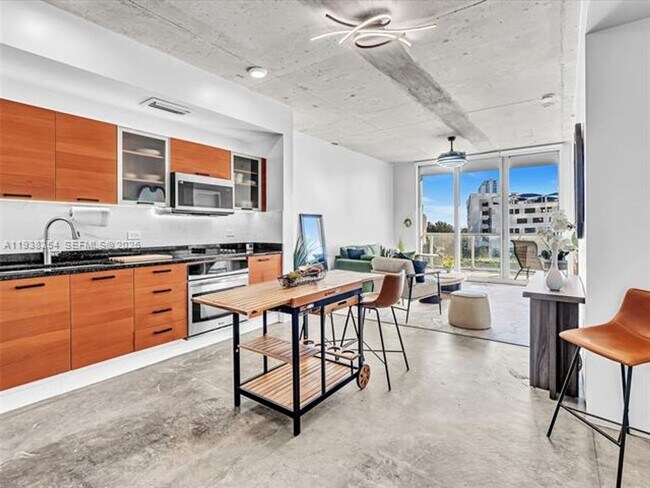 Foto del edificio - 3470 E Coast Ave