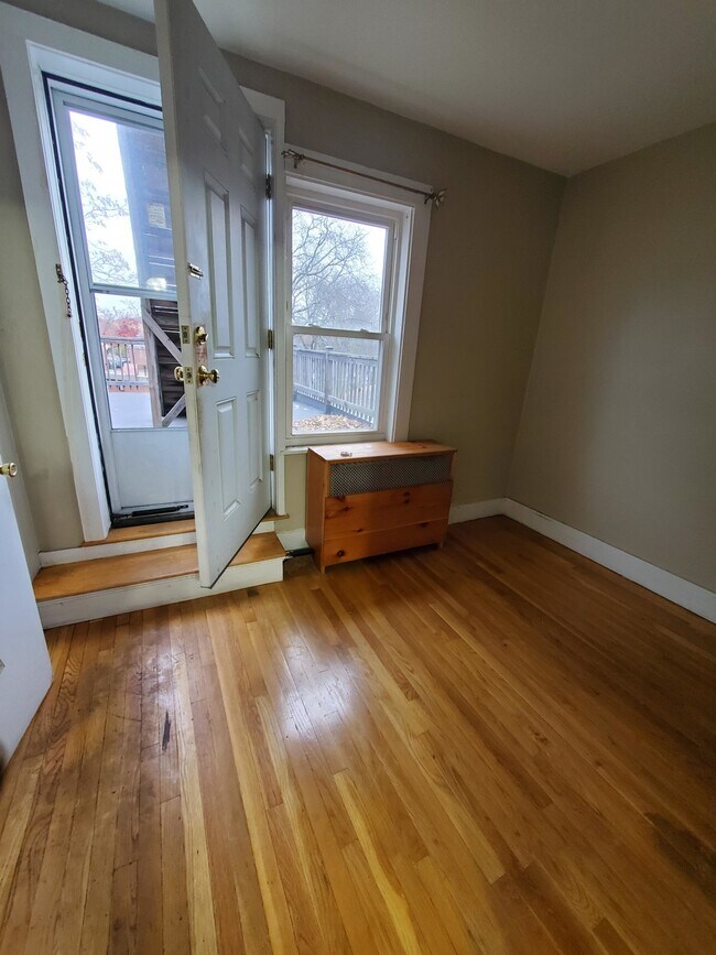 Building Photo - 417 Auburn St