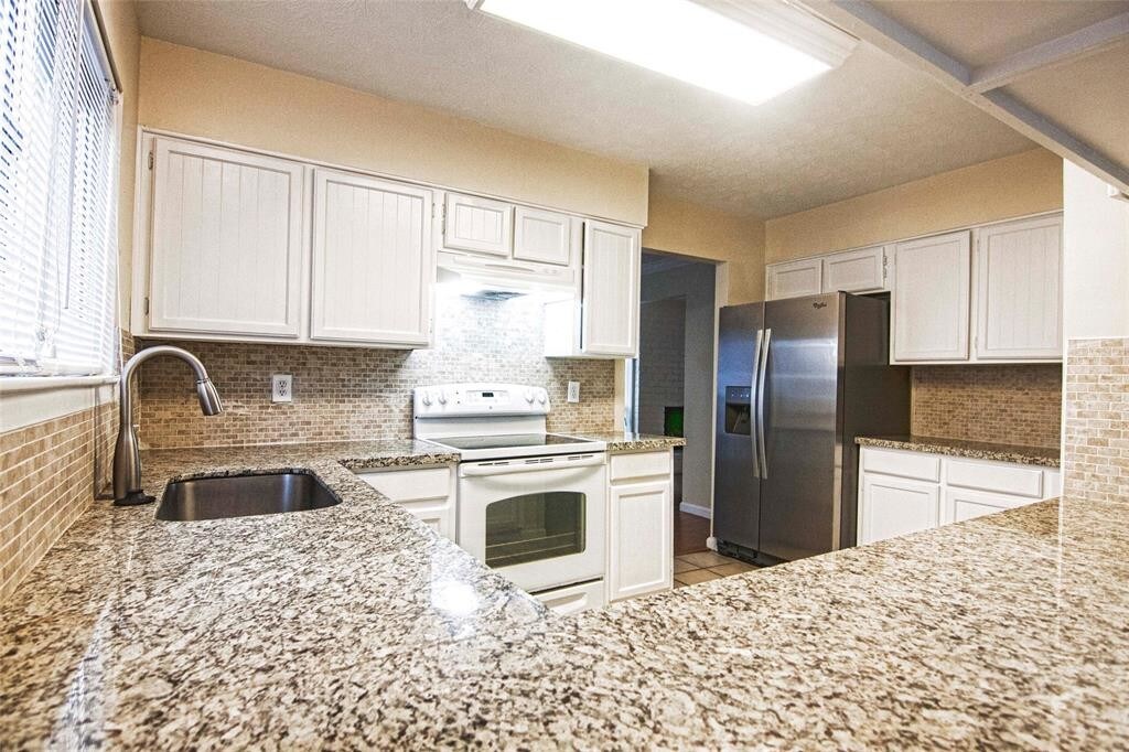 Primary Photo - 2014 E Lacey Oak Cir
