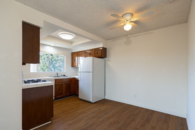 Foto del edificio - 2-Bedroom + 1 Bathroom Apartment | Dunes Place | Oxnard | Unfurnished
