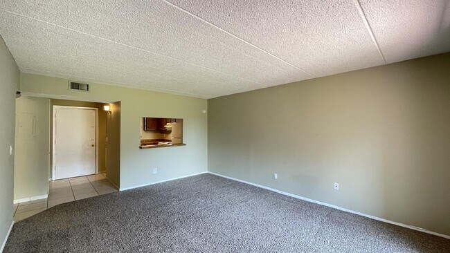 Building Photo - 2820 Somerset Park Dr