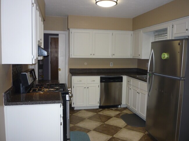 Building Photo - 756 Ray Dr