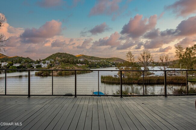 Foto del edificio - 160 Lower Lake Rd