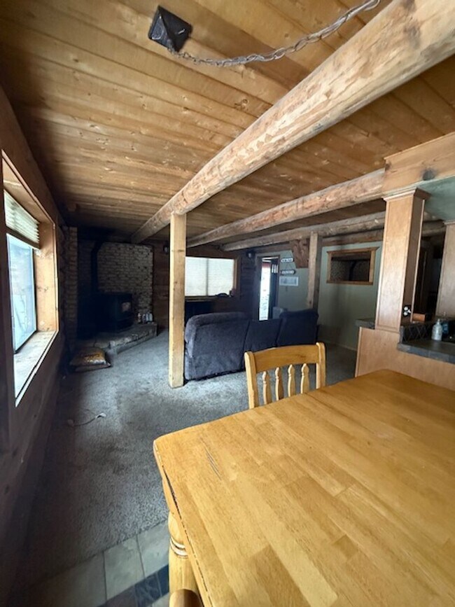 Building Photo - 674 Minaret Rd