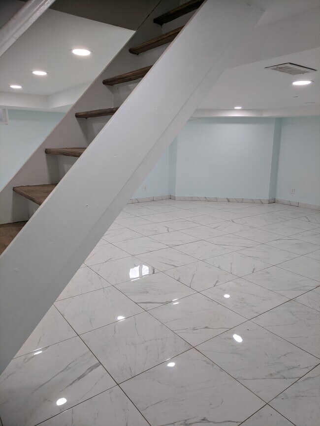 Building Photo - 332 Teaneck Rd