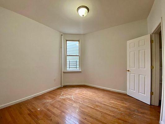 Foto del edificio - 3 bedroom in BRONX NY 10468