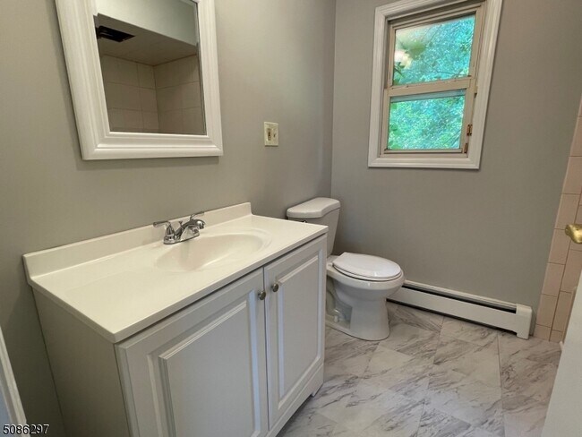 Foto del edificio - 1752 Valley Rd