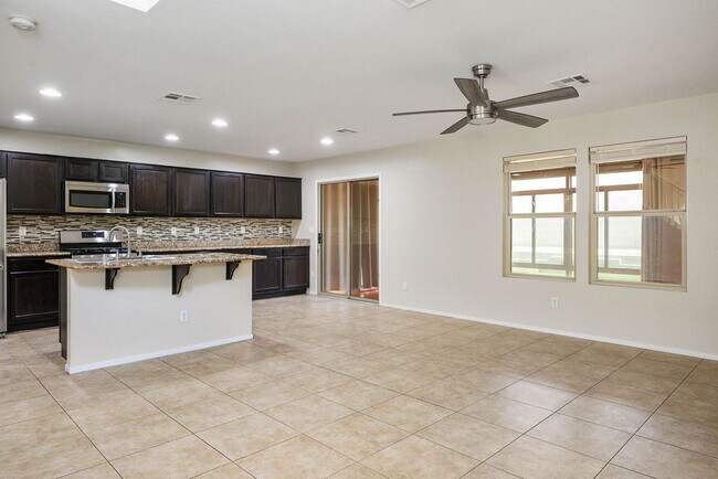 Foto del edificio - Spacious two-story single-family home!