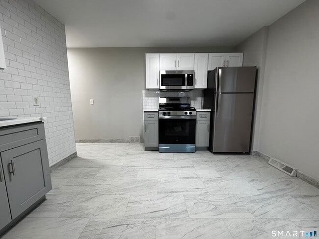 Building Photo - 45-51-51 Cowles St
