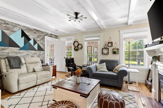 Sala de estar Vista 1 - 2218 Mystic Valley Pky