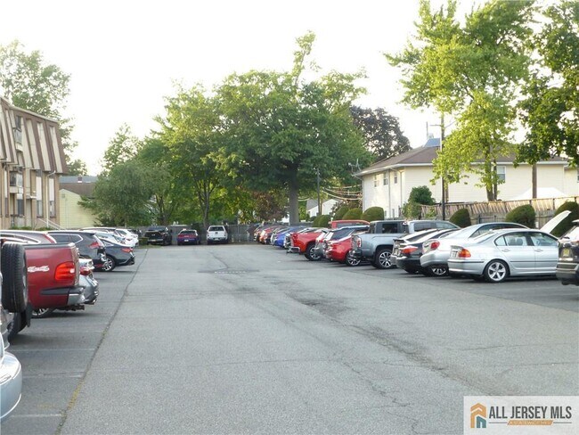 Foto del edificio - 1150 W St Georges Ave