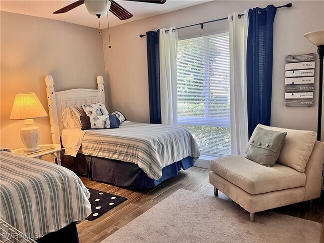 Foto del edificio - 83 Glades Blvd