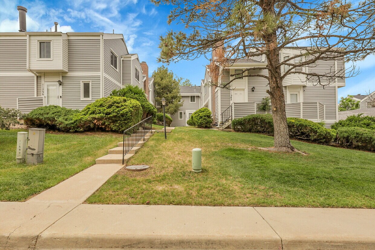Primary Photo - $2,600 - 3 Bed, 1.5 Bath Condo in Aurora w...