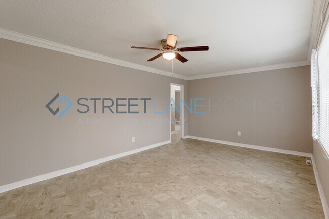 Foto del edificio - NOW OFFERING $250 OFF FIRST FULL MONTH IF ...