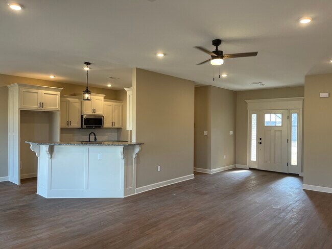 Foto del edificio - 137 Hayden Dr