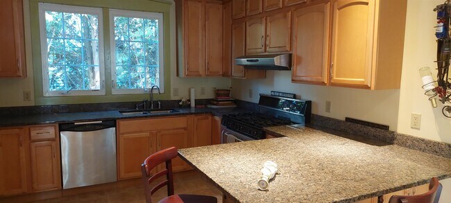 Foto del edificio - 47 Maplewood Cir