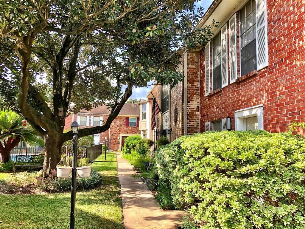 4410 T C Jester Blvd Unit 11, Houston, TX 77018 Condo for Rent in Houston, TX