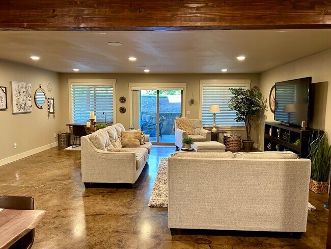 Foto del edificio - 6915 Edin Farms Ln