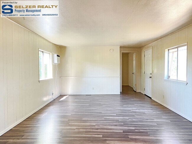 Building Photo - Cozy 2 bd. mobile in a country setting!