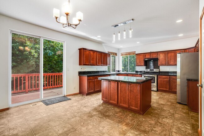 Building Photo - Spacious 5-Bed Bethany Home with Solar, A/C & Private Wooded Setting — Available Now!