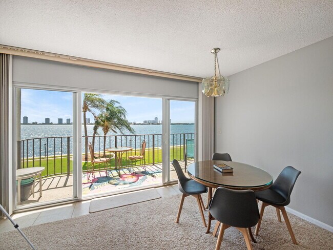 Foto del edificio - 801 Lake Shore Dr