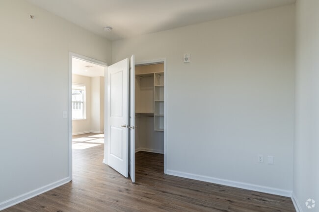 1BR, 1BA - 706SF - The AXIS at South Amboy on Bordentown Ave.