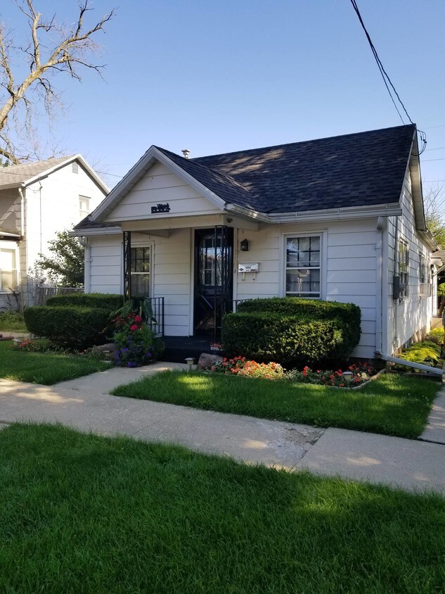 610 W Ringold St, Freeport, IL 61032 House Rental in Freeport, IL