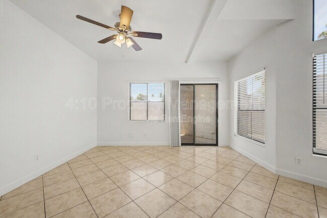 Foto del edificio - 280 S Elizabeth Way