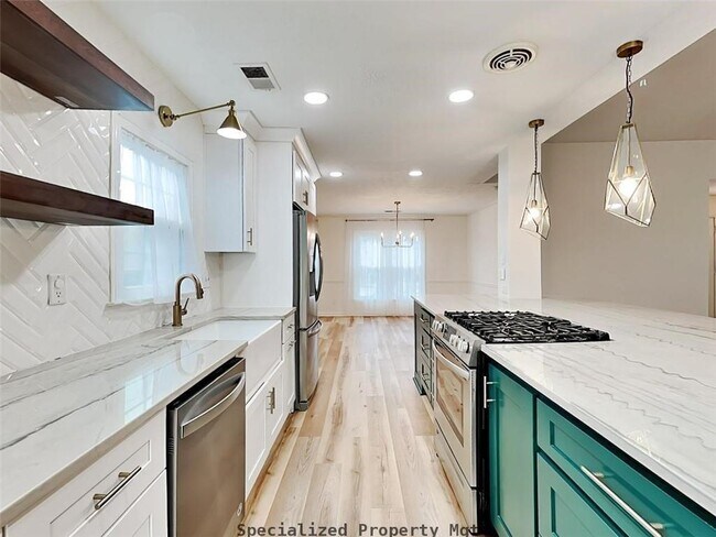 Building Photo - 4660 Hampton Square Dr