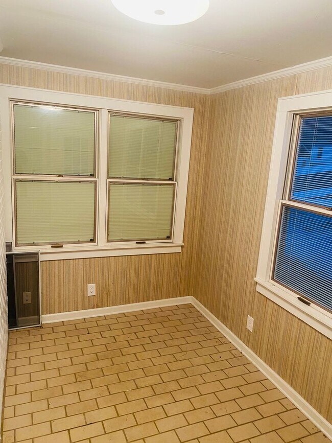 Foto del edificio - PULASKI, 2BR / 1 BA, AVAILABLE JAN. 24TH, ...