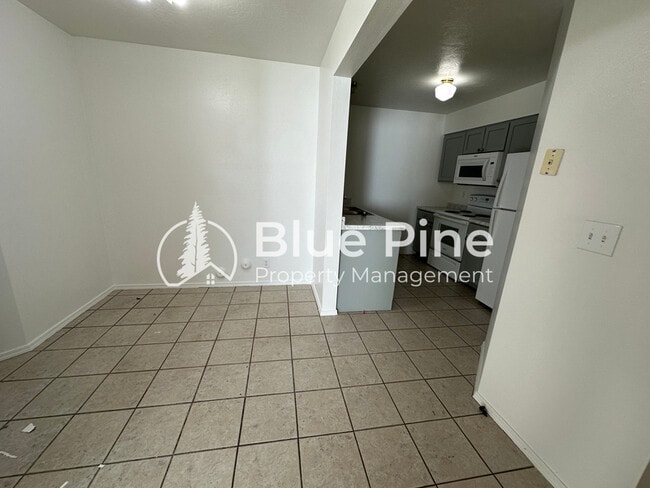 Building Photo - 2102 Stace St