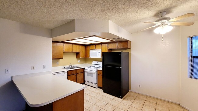 Foto del edificio - 825 Rock Springs Dr