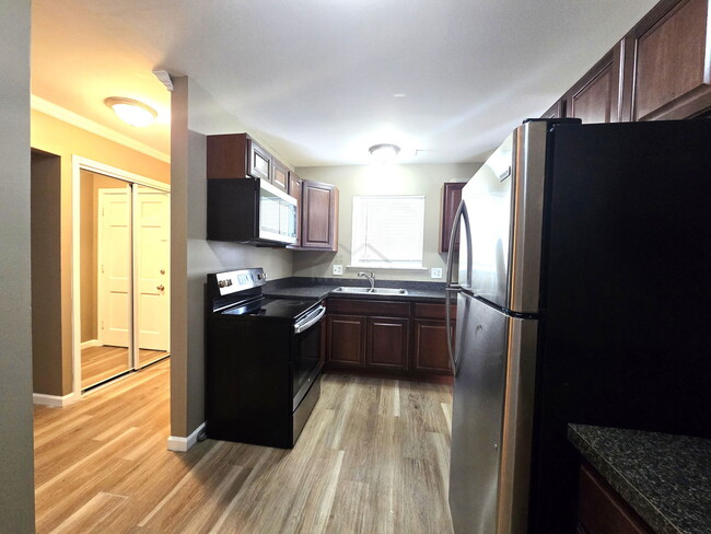 Building Photo - 30240 Southfield Rd