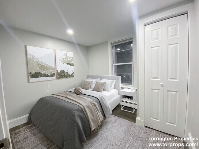 Foto del edificio - 351 E 8th St