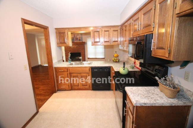 Building Photo - 10804 W 116th St