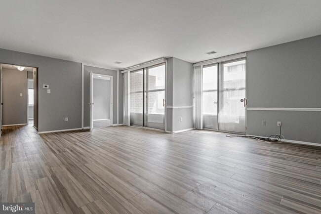 Building Photo - 10222 Prince Pl