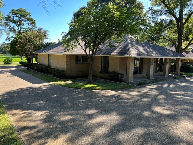 Double car garage with remote - 714 Woodland Hills Dr