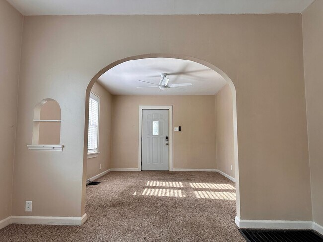 Building Photo - The Perfect 2 Bedroom, 1 Bath Southside Rental – Fenced Yard, Garage & More!