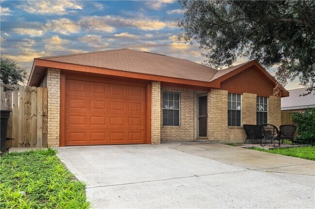 Building Photo - 3909 Zinnia Ave