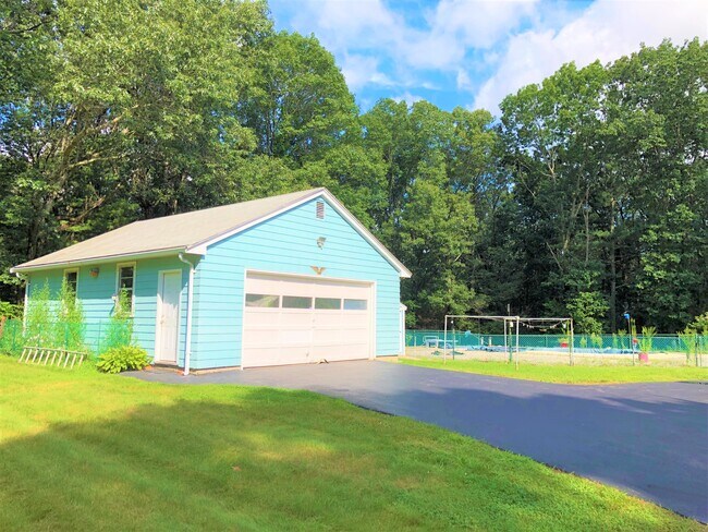 Building Photo - 47 Deerhaven Rd