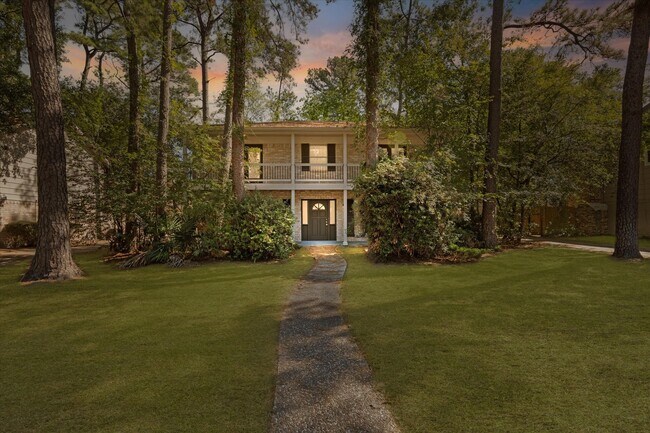 Foto del edificio - 3811 Woodbriar Dr