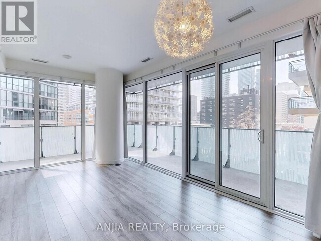 Photo du bâtiment - 42 Charles St E