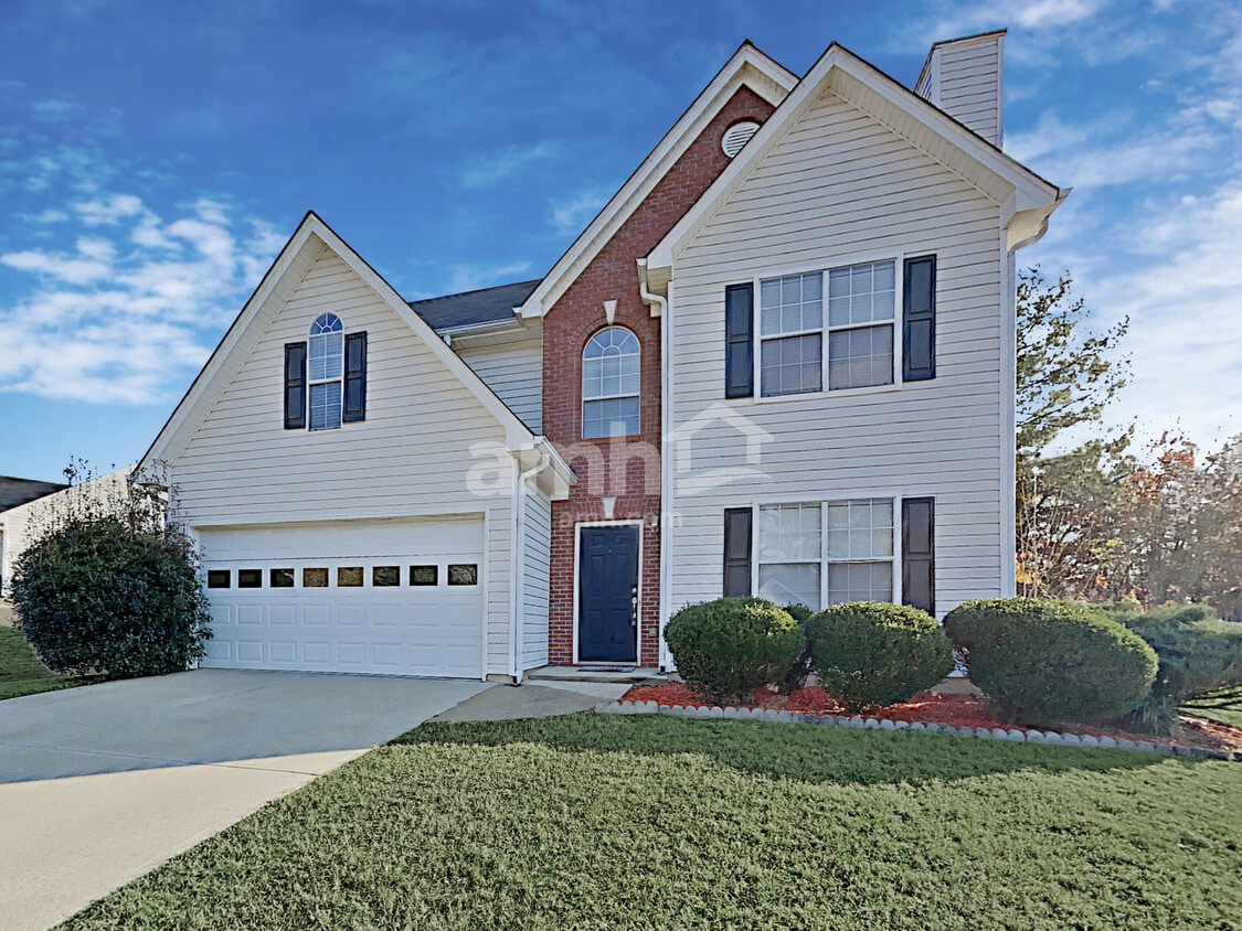 Foto principal - 1215 Wilkes Crest Dr