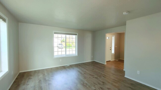 Foto del edificio - This Wonderful 4 Bedroom Home Located in t...