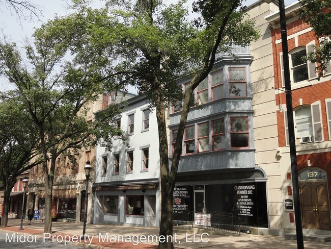 Building Photo - 141 W Market St