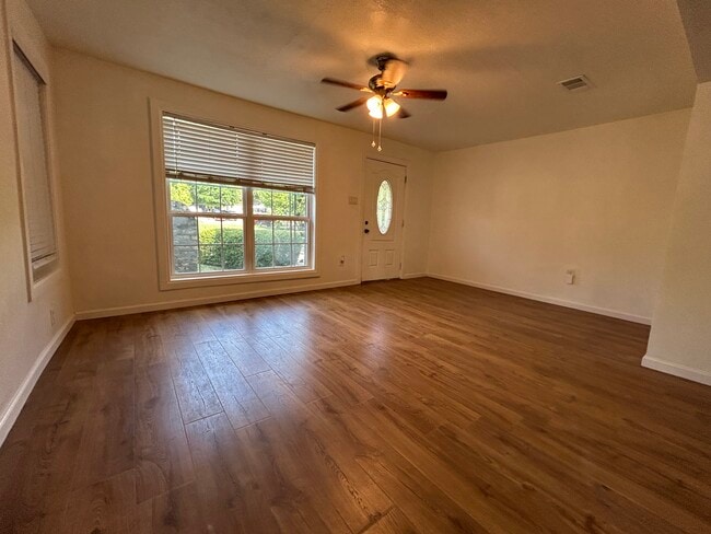 Building Photo - 807 S Van Buren Ave